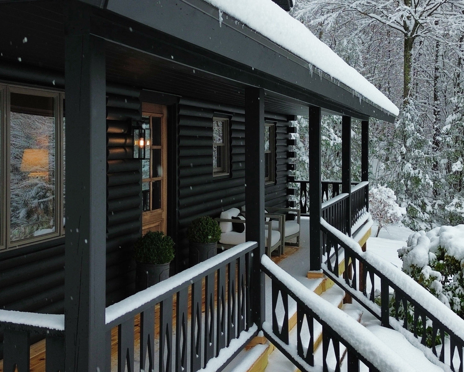UPPER HOUSE: Upstate New York Scented Candles - hand-poured in the Catskills, refine eco-friendly candles available in very exclusive quantities.