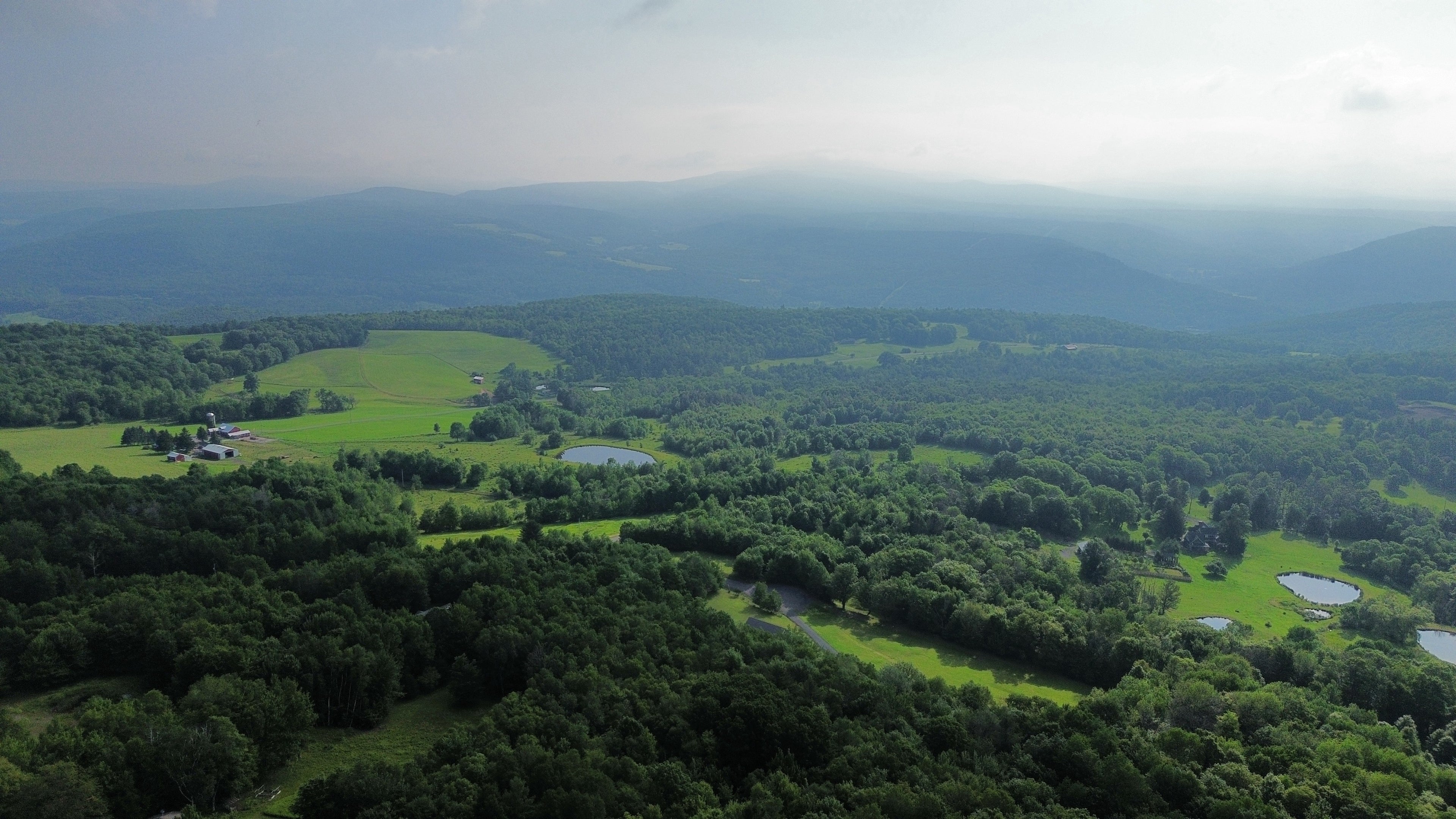 UPPER HOUSE: Upstate New York Scented Candles - hand-poured in the Catskills, refine eco-friendly candles available in very exclusive quantities.